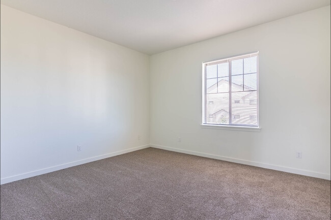 Riverplace Apartment Homes, Independence, OR 97351 - photo 5