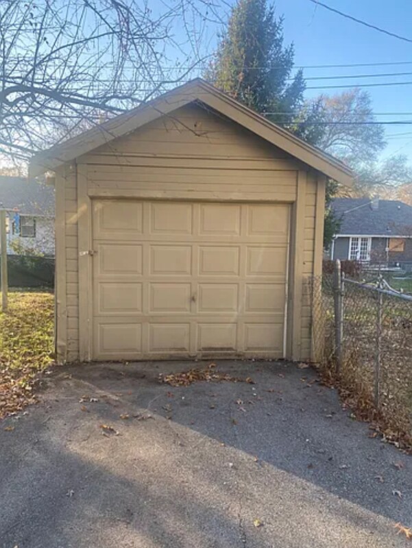 2716 N 48th St, Omaha, NE 68104 - photo 2