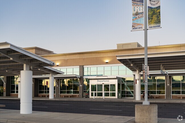 Flights to Glide typically come through the Rogue Valley International Medford Airport.