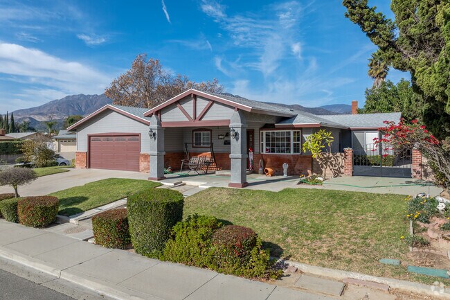 Contemporary ranch-style homes in Fillmore blend sleek design with cozy, open living spaces.