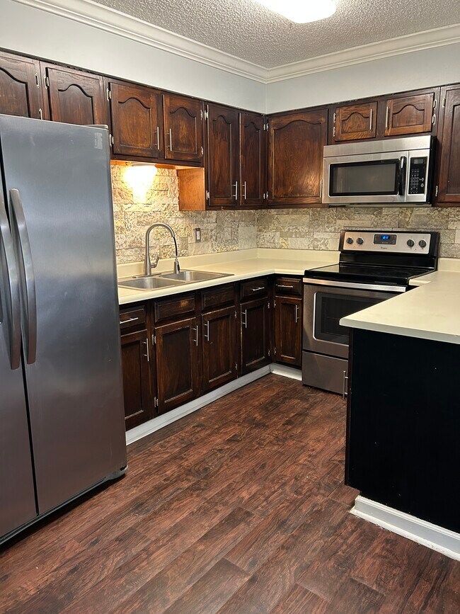 1000 Ranchero Rd unit D, Kerrville, TX 78028 - photo 4