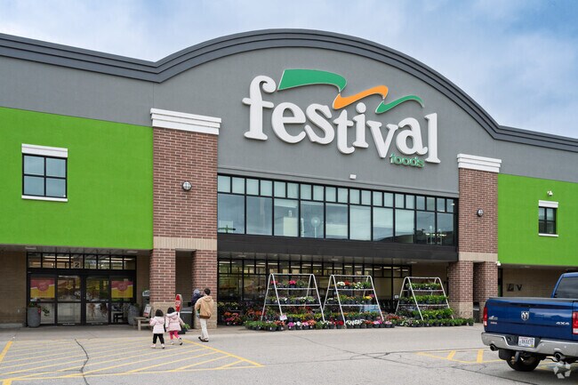 Festival Foods is the closest grocery store to Lower Northside.