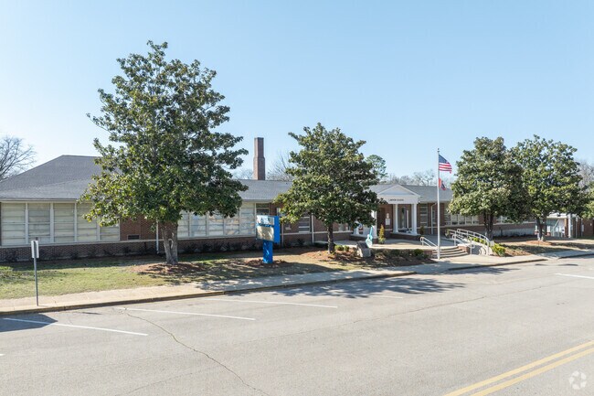 The teachers of Lawhon Elementary School got an A- from Niche.