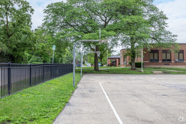 Whittier Elementary School has a student to teacher ratio of 16 to 1.