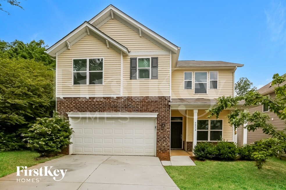 9232 Evans Creek Ct, Charlotte, NC 28215 - photo 1