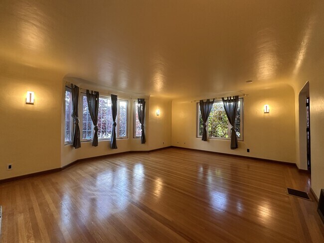 614 Brooklyn Ave, Oakland, CA 94606 - photo 2