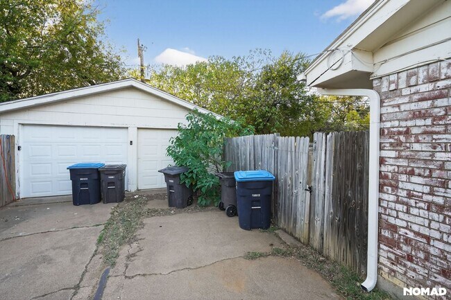 2510 Normont Cir, Fort Worth, TX 76103 - photo 6