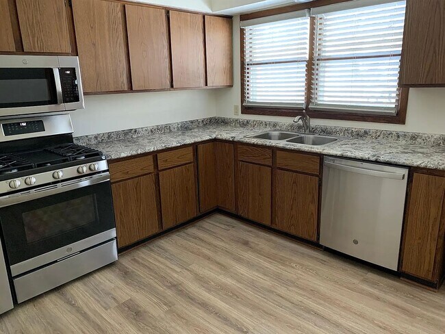 4687 3rd St NE, Minneapolis, MN 55421 - photo 5