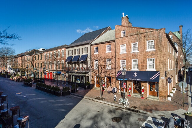 Old Town Alexandria is in close proximity to the Oxon Hill neighborhood.