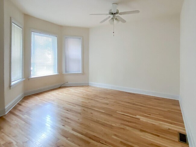 3820 N Sheffield Ave unit 1, Chicago, IL 60613 - photo 5