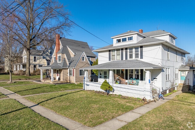 The median price for a single-family home in Galion is around $160,000.