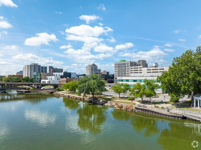 Signal Hill is a lovely neighborhood in Rockford, IL with a suburban charm.