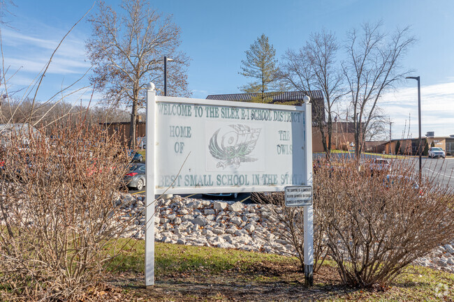 Silex High School serves students in grades 7-12.