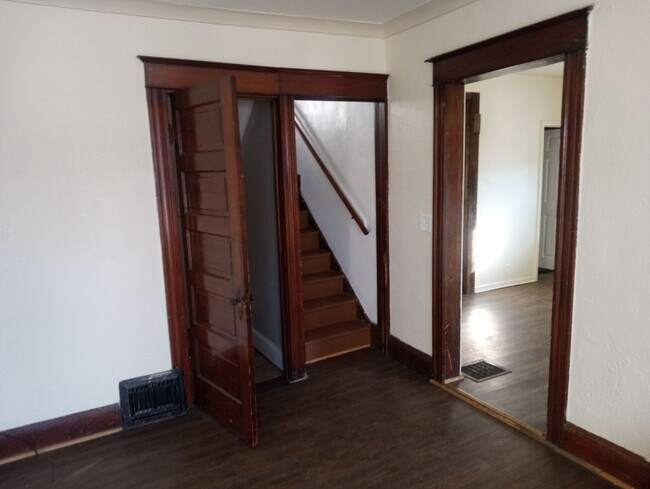 220 E Pearl St, Toledo, OH 43608 - photo 2