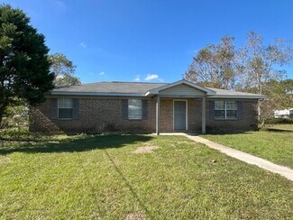 10612 Ford Dr, Grand Bay, AL 36541