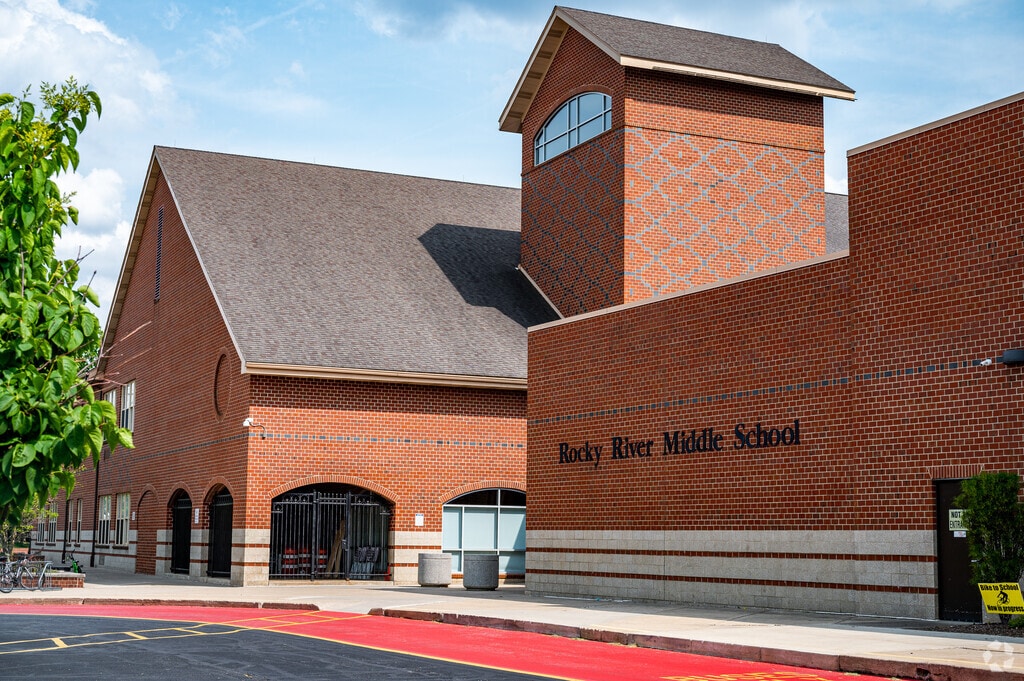 Rocky River Middle School has easy access entrances for its students.