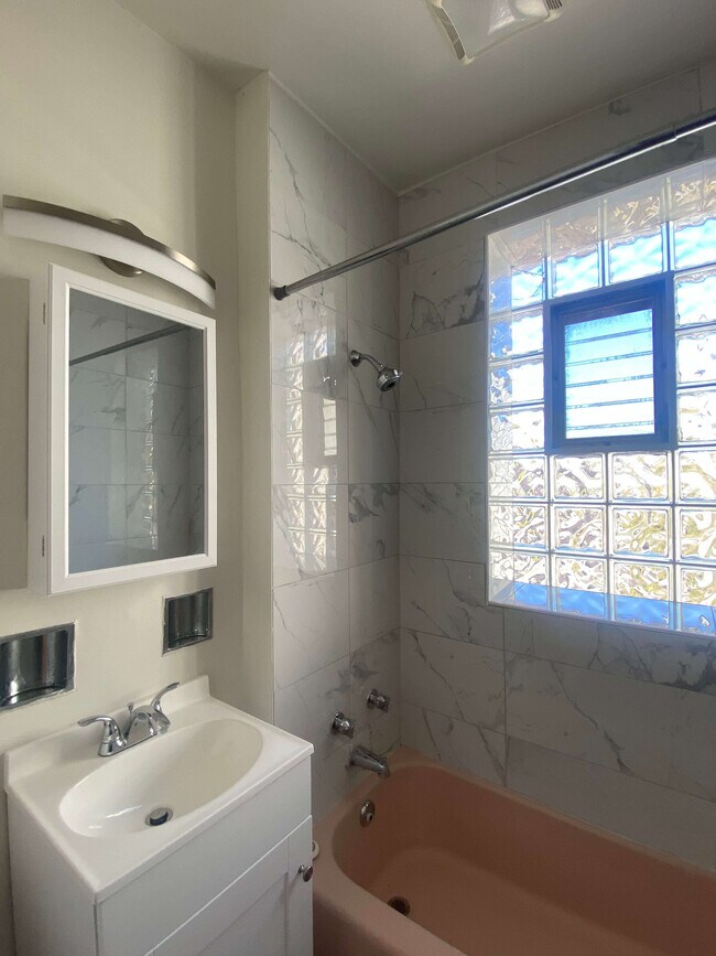 6332 N Magnolia Ave unit 3W, Chicago, IL 60660 - photo 4