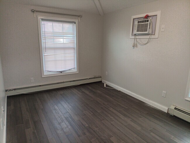 9214 Rockaway Fwy unit Rockaway beach 3 bed, Rockaway Beach, NY 11693 - photo 6