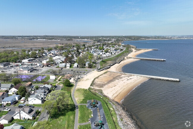 Aberdeen Sea Walk is a waterfront path perfect for enjoying ocean views and fresh coastal air.