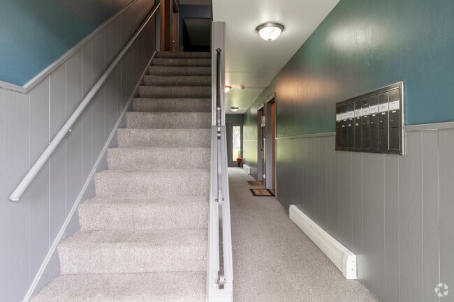 Huntington Circle, Flint, MI 48532 - photo 4