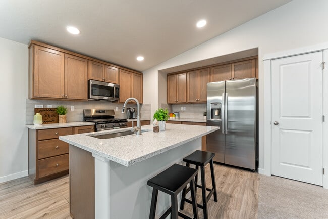 1908 Oak Road St unit 37506426, Moses Lake, WA 98837 - photo 4