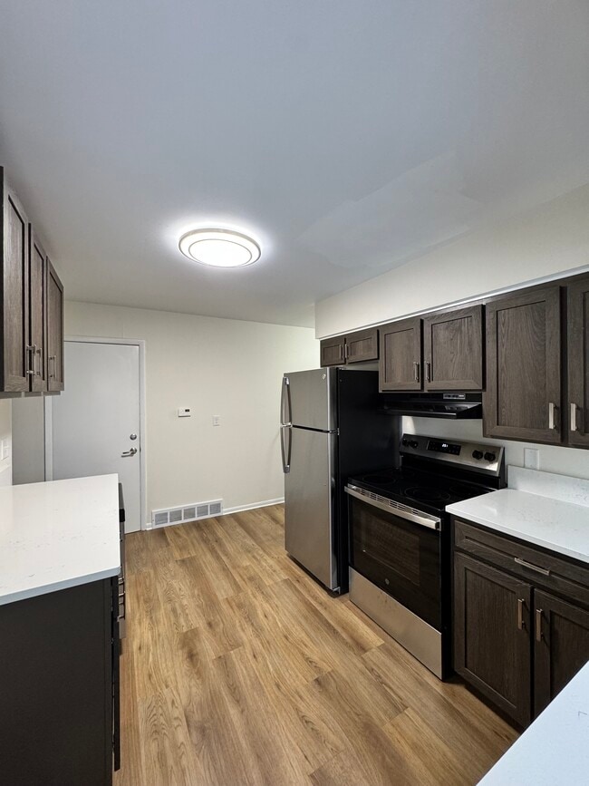 2025 Burton Ave, Waterloo, IA 50703 - photo 2