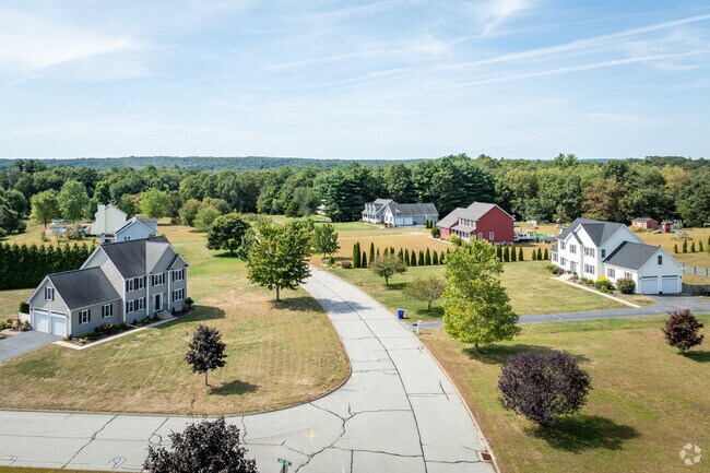 Experience the elegance of contemporary colonial style houses in Griswold’s neighborhoods.