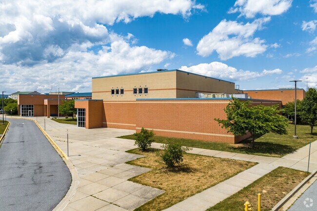 Crestwood Middle School earns a B minus from Niche.