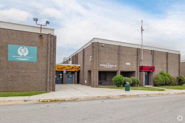 The Stadium School serves students in grades 6th through the 8th grade.