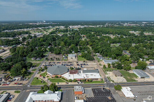 Courses in Reading, Writing, and Literature are available at Geneva Academy.