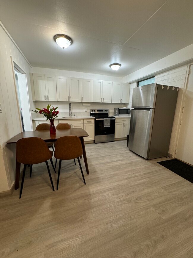 410 Nahua St, Honolulu, HI 96815