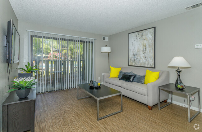 1BR, 1BA - 687 SF