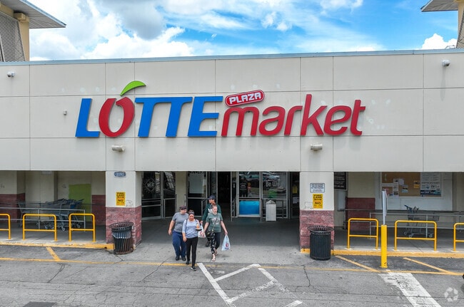 Rock Lake shoppers can get all their grocery needs and a bite to eat at Lotte Market.