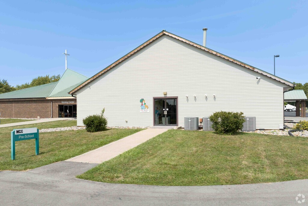 Mahomet Christian Church near Lake of the Woods has the Small Wonders Preschool.