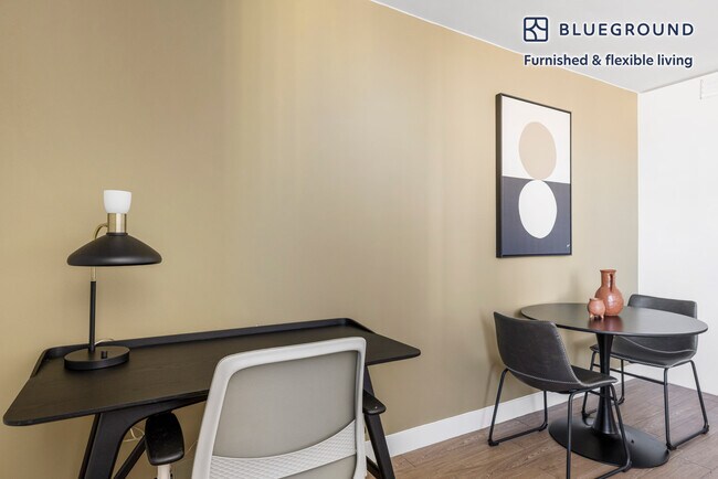 2625 N Clark St unit FL10-ID1361, Chicago, IL 60614 - photo 5