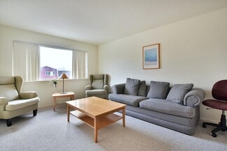 712 Bergen St, Harrison, NJ 07029
