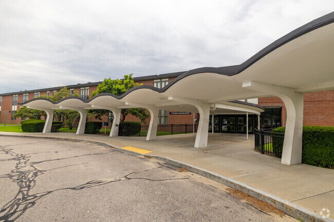 Primary entrance of Warwick Veterans Middle School.