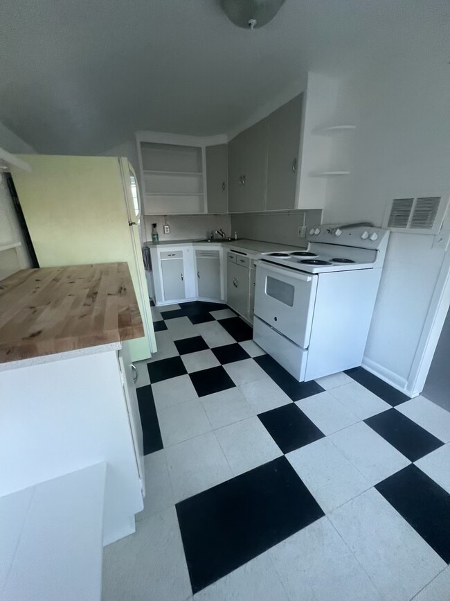4721 5th Ave NE Unit 1, Seattle, WA 98105