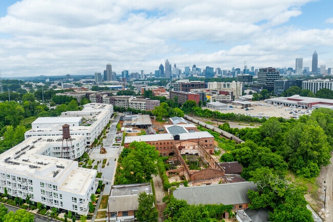 Knight Park-Howell Station offers sweeping views of the Downtown Atlanta skyline, combining ubran proximity with a peaceful residential neighborhood setting.