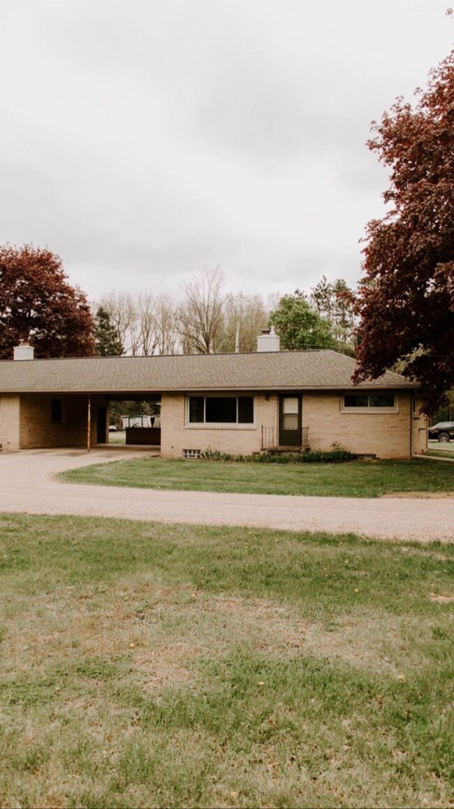 50481 Saint Joseph St unit 50483 Saint Joseph S, Paw Paw, MI 49079 - photo 2