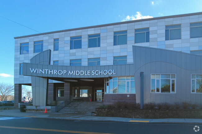 Winthrop Middle School has an overall grade of B on Niche.