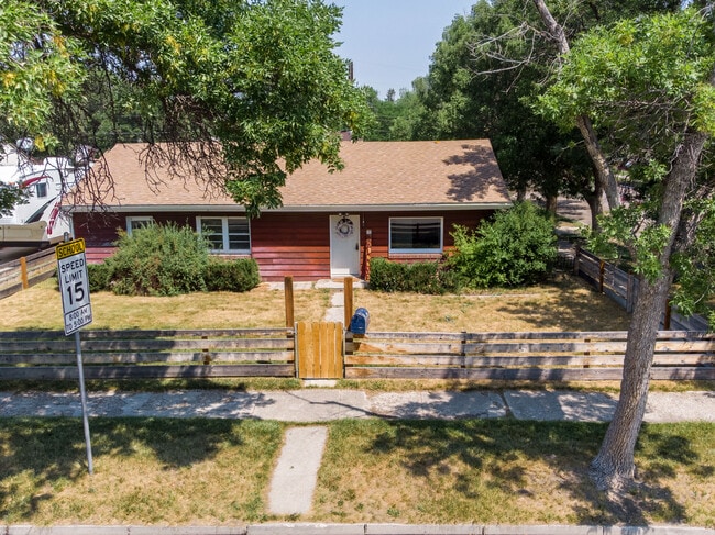 519 E 6th St, Laurel, MT 59044 - photo 2