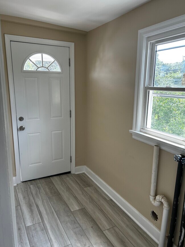 1925 Valley Rd unit 4, Coatesville, PA 19320 - photo 5