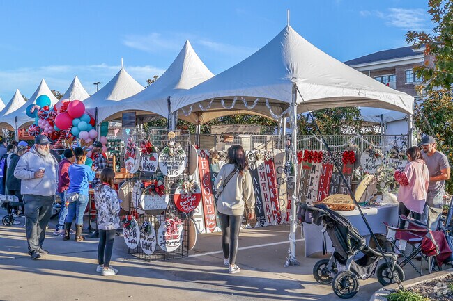 Prosper Christmas Festival is where you can go to pick up unique gifts for the family.