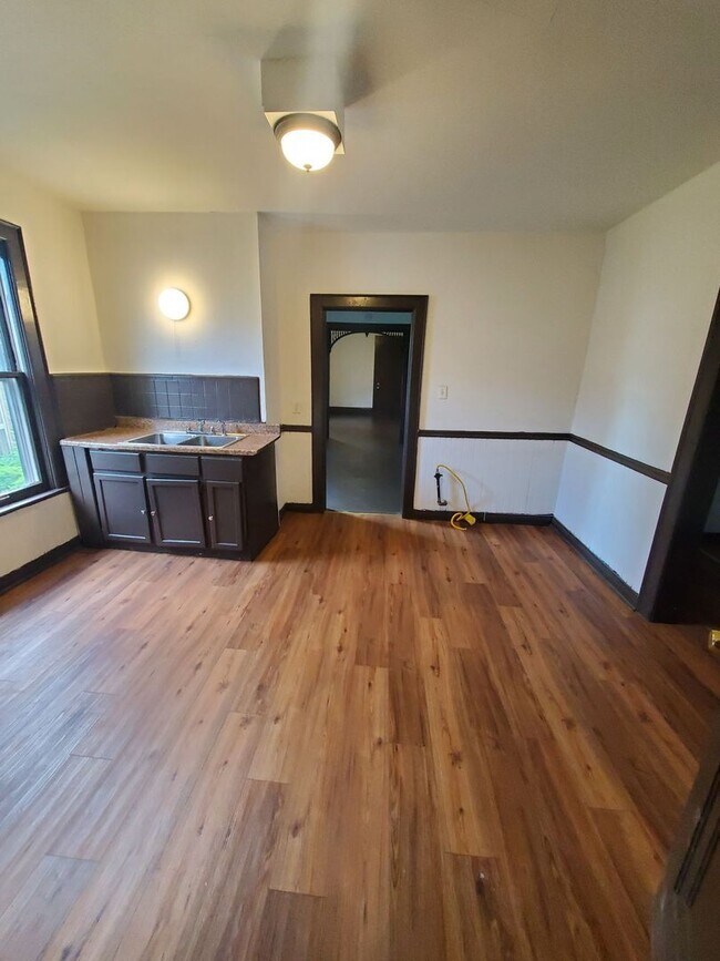 2106-2106A W Keefe Ave Unit 2106A (Upper), Milwaukee, WI 53206