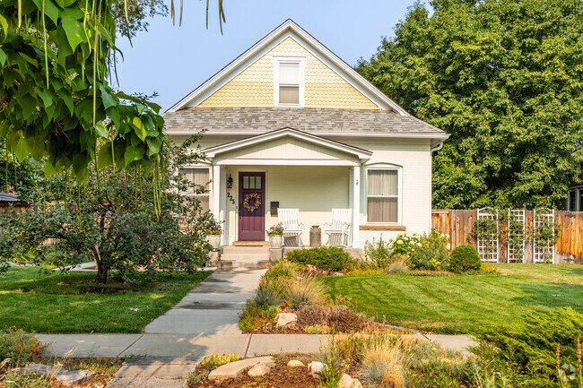 Colorful bungalows are everywhere in Old Town.