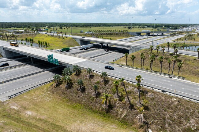 i95 and i4 cross less than 5 minutes away from Sunrise Oaks.