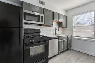 1015 W 41st Place, Kansas City, MO 64111