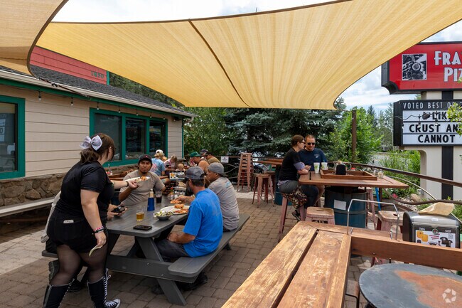 Fratelli Pizza serves up delicious pie in Coconino Estates.