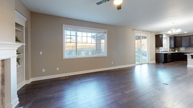 7711 S Queensburg Way, Aurora, CO 80016 - photo 3